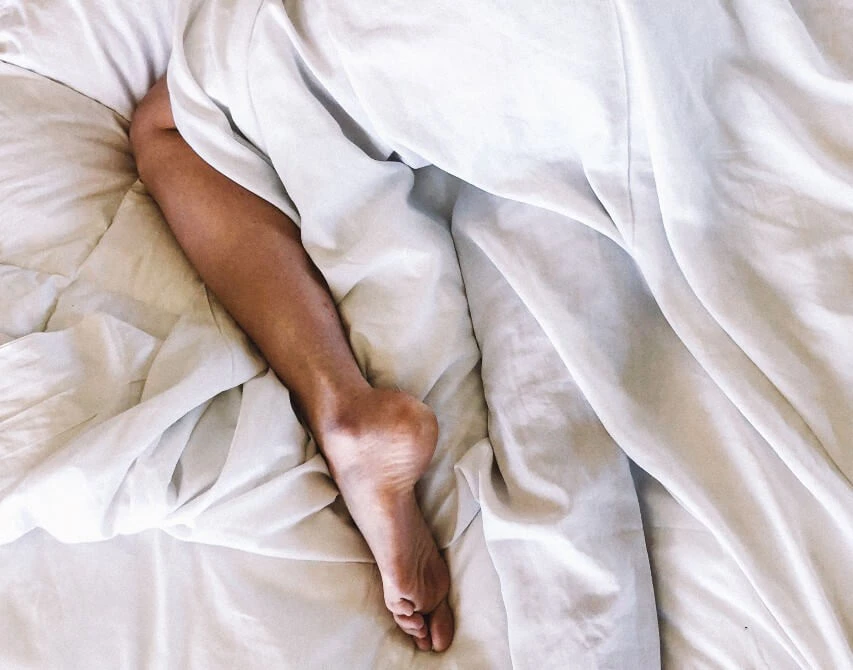 Kühles Bett? 9 Tipps, wenn es im Bett (zu) heiß ist!
